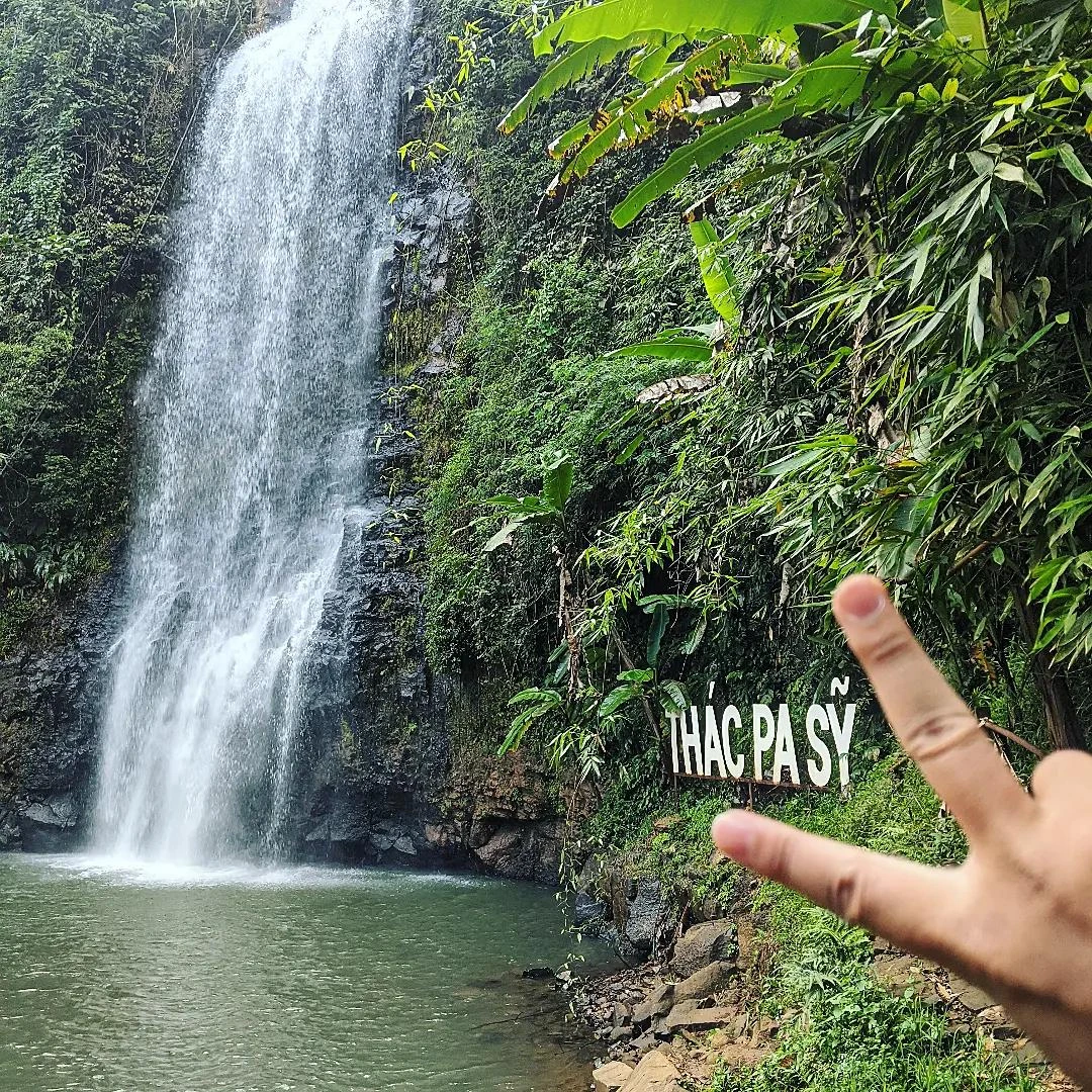 Pa Sy Waterfall - Mang Den